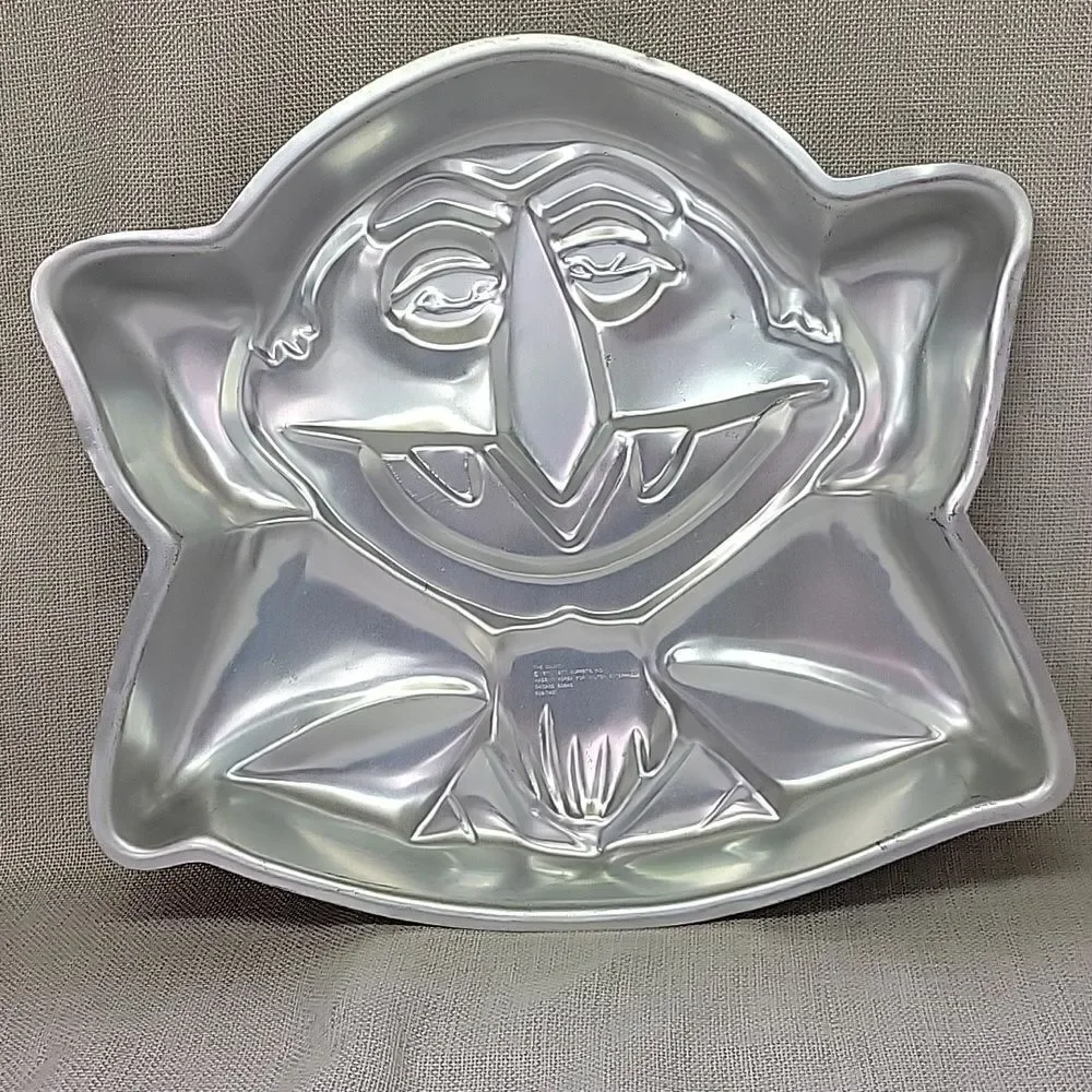 1977 WILTON COUNT‎ Dracula CAKE PAN 502-7431 Sesame Muppet Vintage Baking Tin